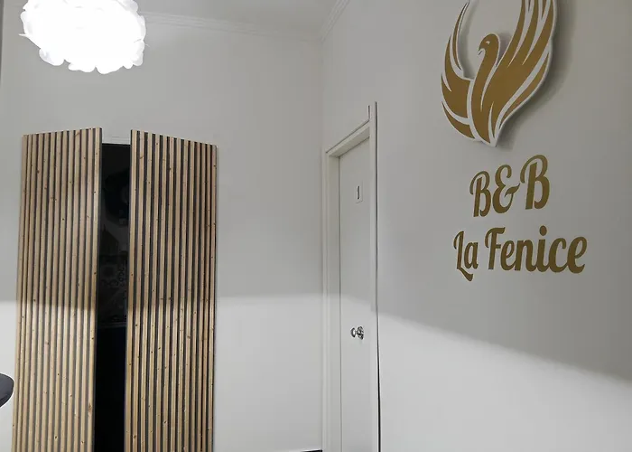 La Fenice לינה וארוחת בוקר 4*